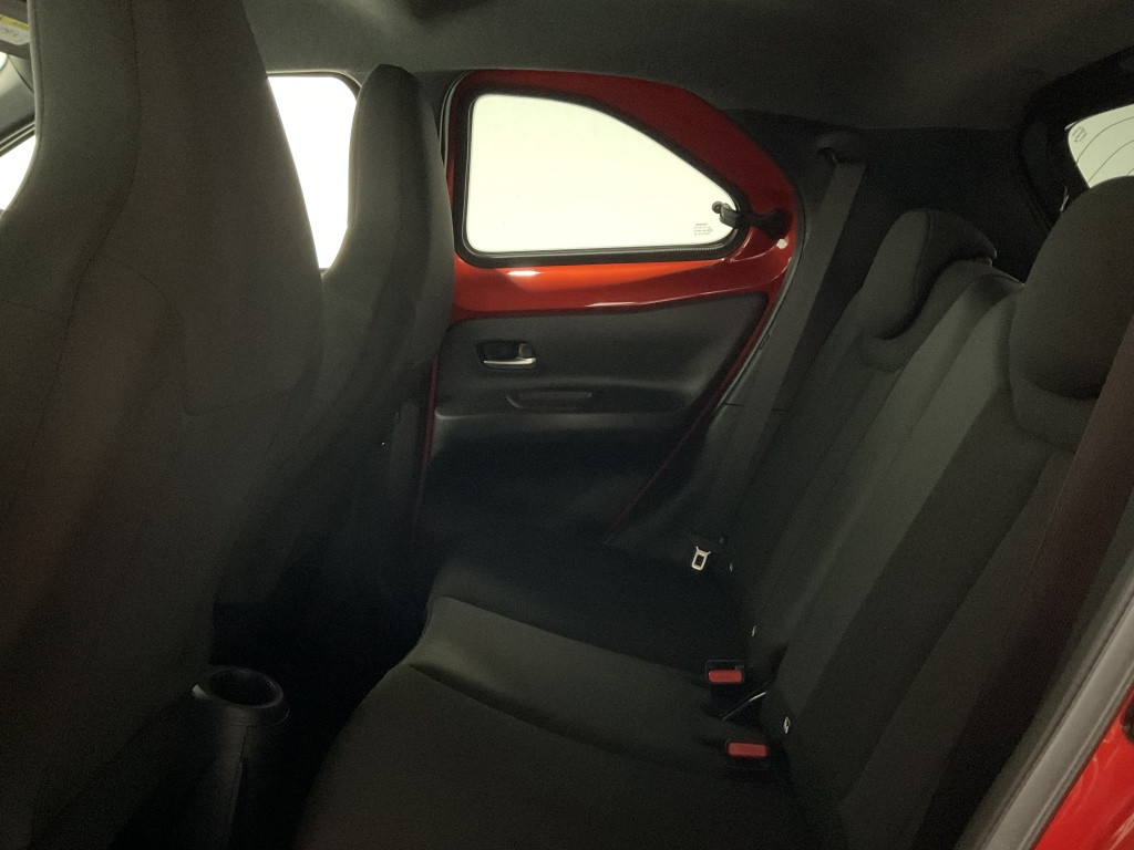 Toyota Aygo x 1.0 vvt-i mt envy | clima | navi | jbl | camera