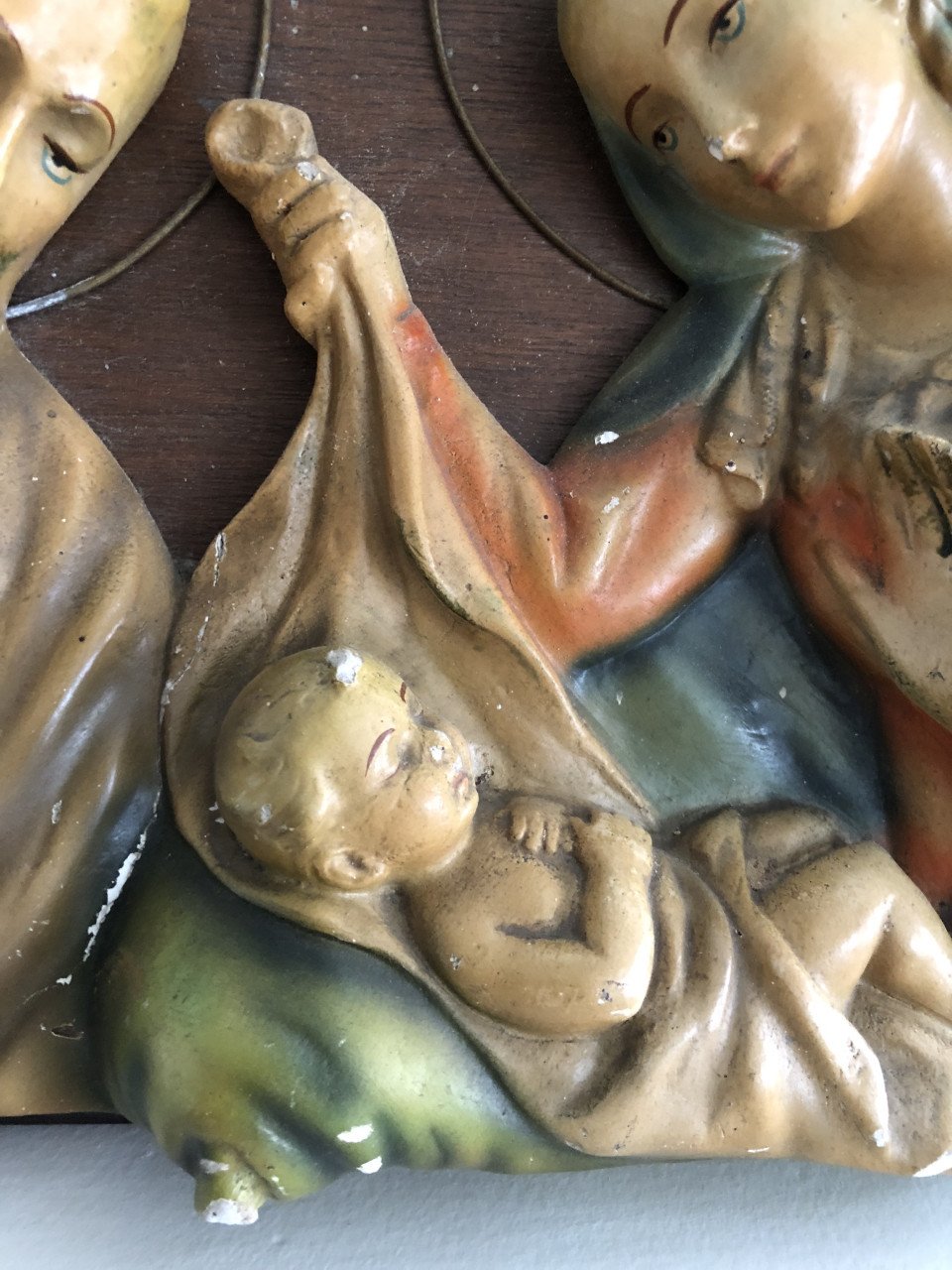 Zeer mooi oud brocante heilig familie wandbeeld van gips