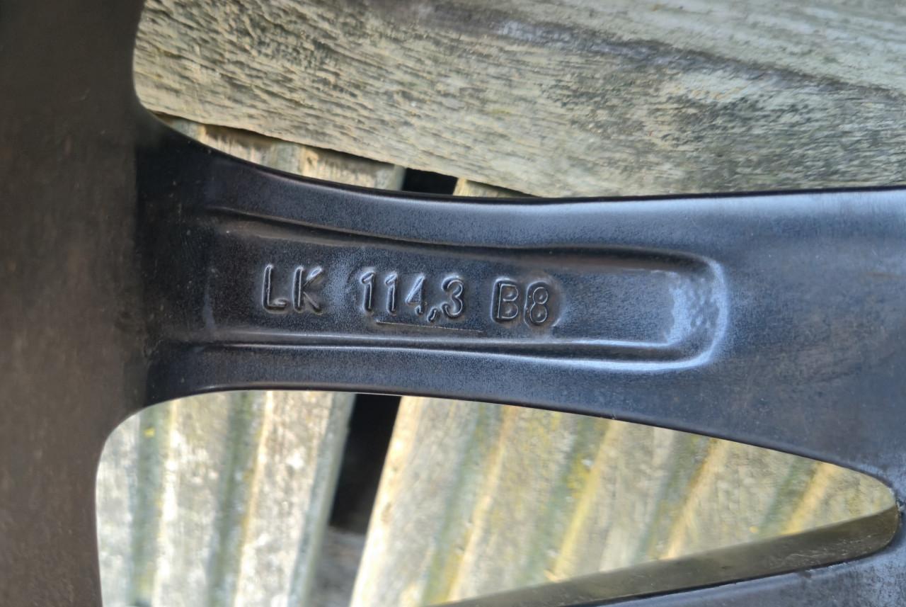 Lichtmetalen velgen 17" met winterbanden