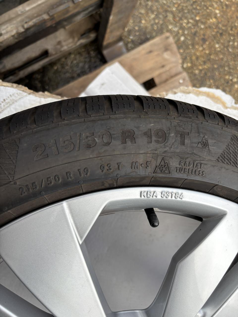 VW winterbanden op lichtmetalen velg. GERESERVEERD!!