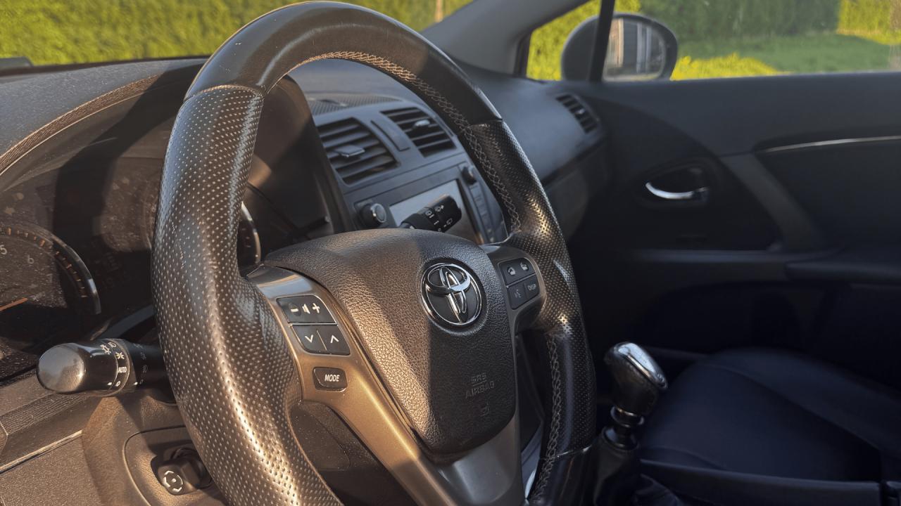 Toyota Avensis Wagon 1.8i Executive Business 2009 Leder Navigatie Camera