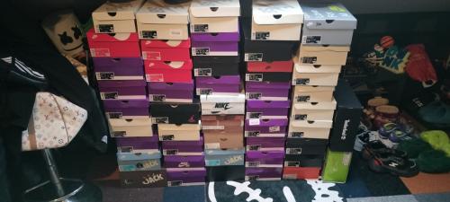 Te koop 48 paar schoenen collectie Nike Timberland nieuw