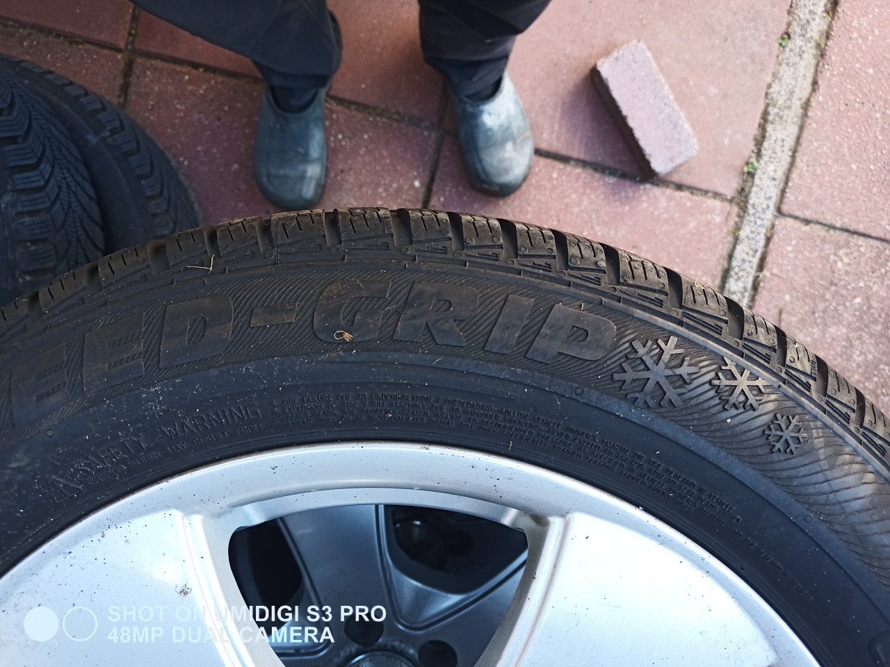 Autobanden met velg