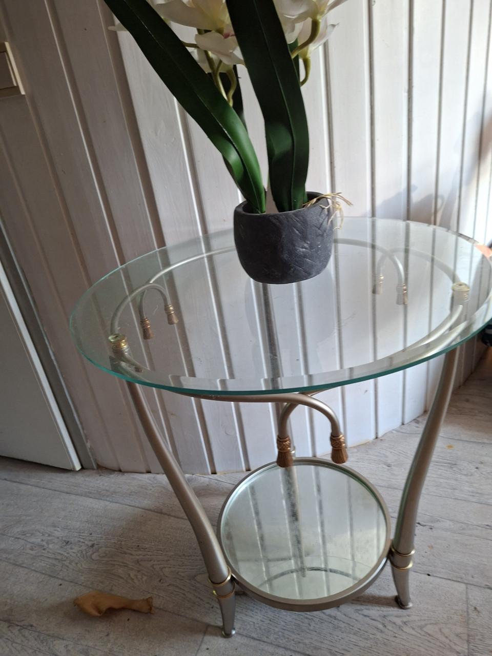 GROTE SALON TAFEL MET 4 LADEN PUNT GAAF