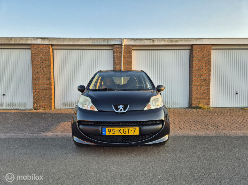 Peugeot 107 1.0-12v / 5-deurs / airco