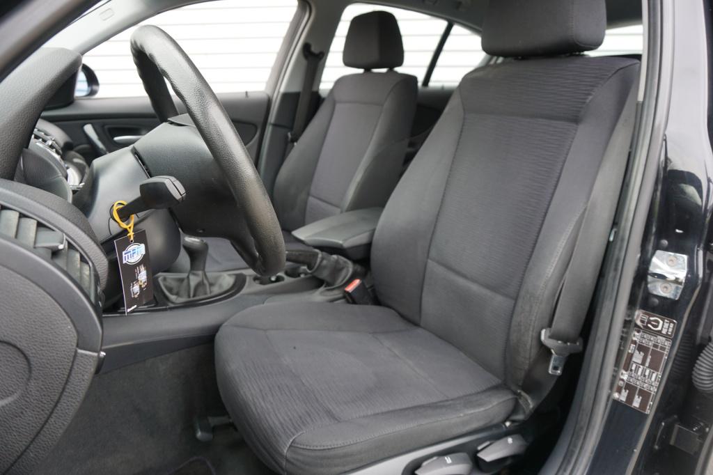 BMW 1 Serie 116i airco / elektr. ramen / parkeers. / lm velgen / apk t/m 09