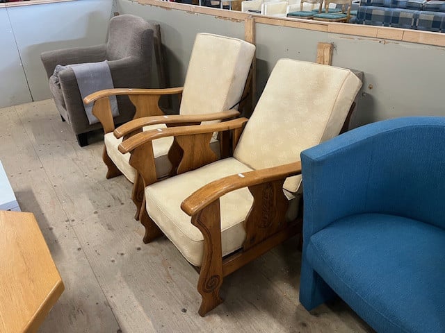 2 Rookstoelen, rugleuning verstelbaar