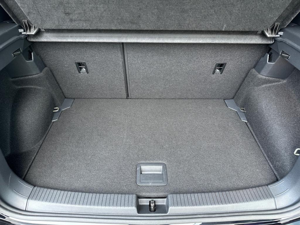 Volkswagen T-cross 1.5 tsi 150pk dsg r-line | black style | trekhaak | iq l