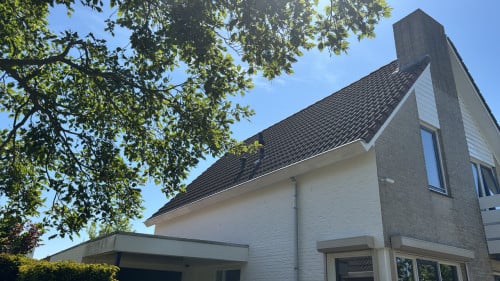 Rode betonnen dakpannen (100m2 inclusief hoeken en nokpannen)