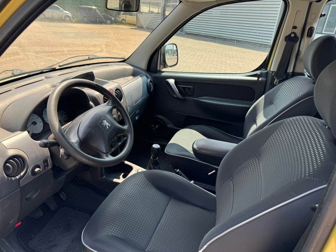 Peugeot partner  bj 2004  2250 euro