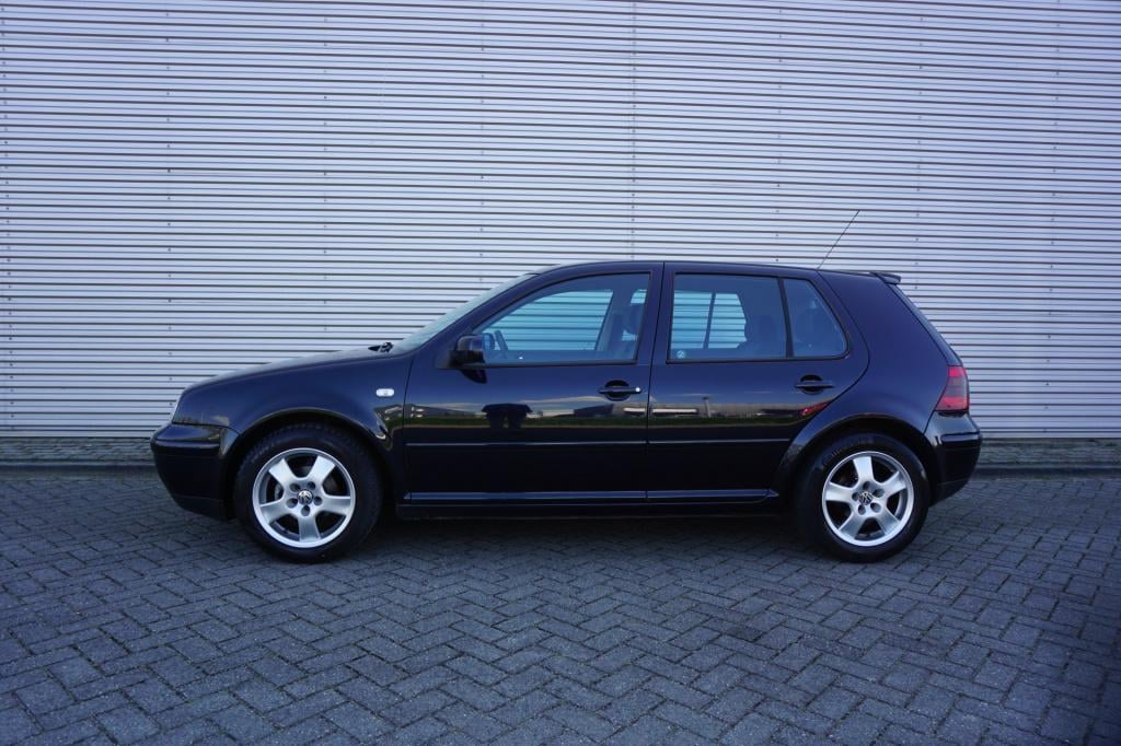 Volkswagen Golf 1.6-16v trendline airco / cruise / elektr. ramen / trekhaak