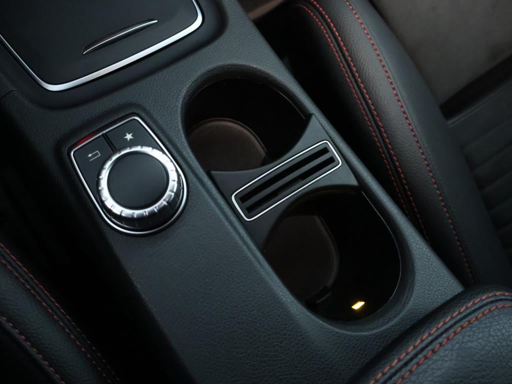 Mercedes-Benz Gla-klasse 180 business solution amg | cruise control | amg l