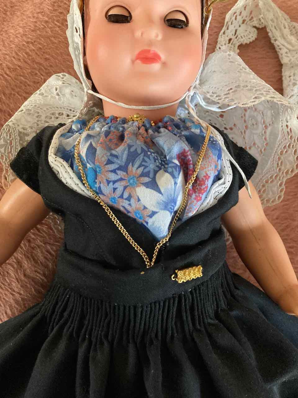 Klederdracht poppen