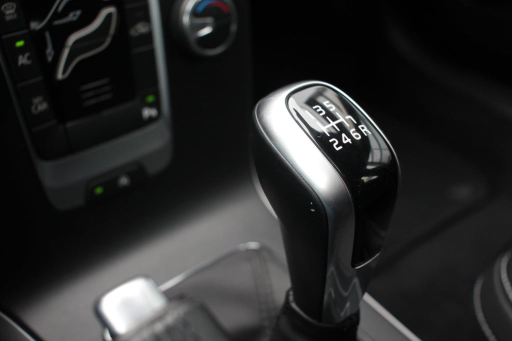 Volvo V40 2.0 t2 momentum polar+ navi - led - half leder - 1e eigenaar - lm