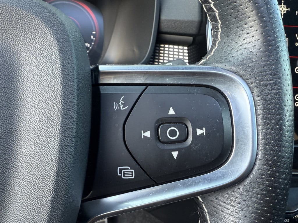 Volvo XC40 t5 262pk recharge| r-design-full options ! stylingpack
