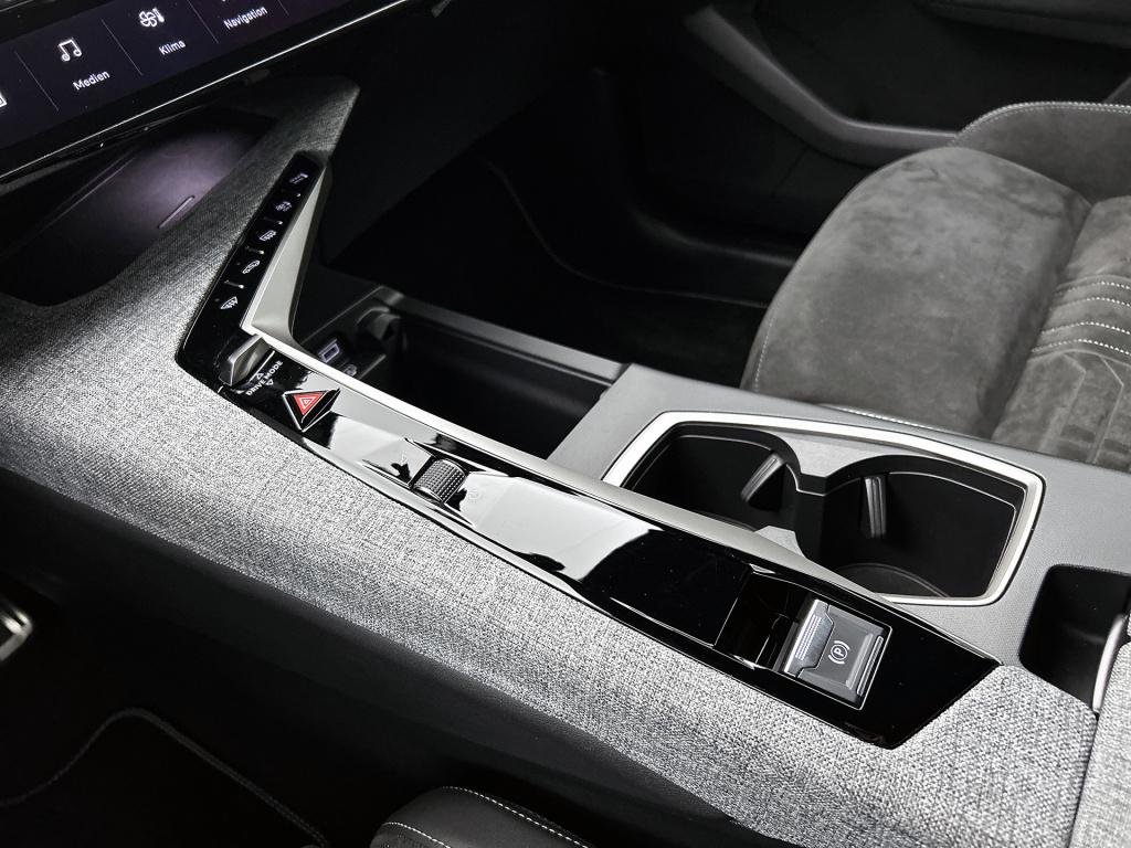 Peugeot 3008 hybrid 145 pk automaat gt | elektrische achterklep | alcantara