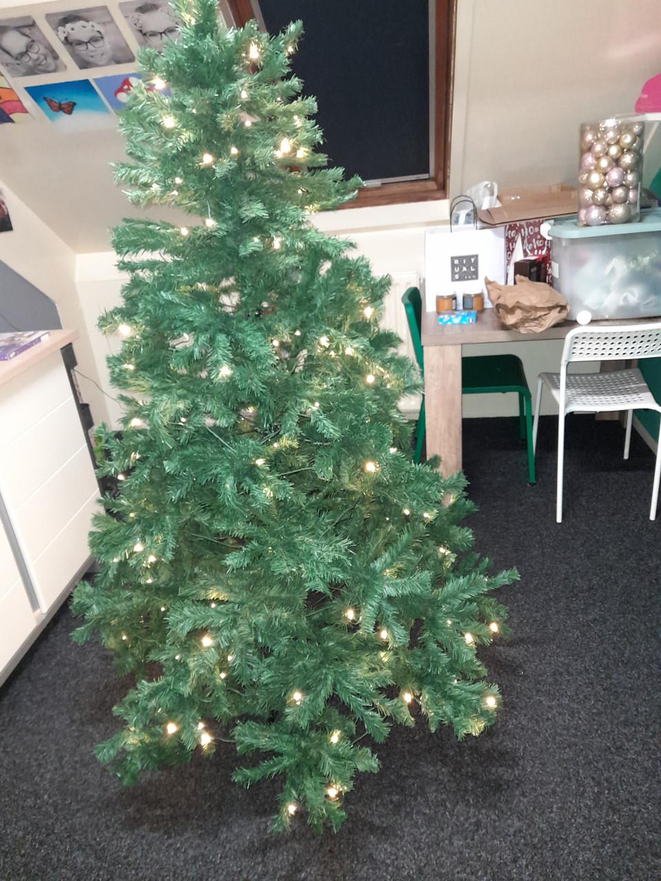Kunstkerstboom 180 cm met 250 led lampjes