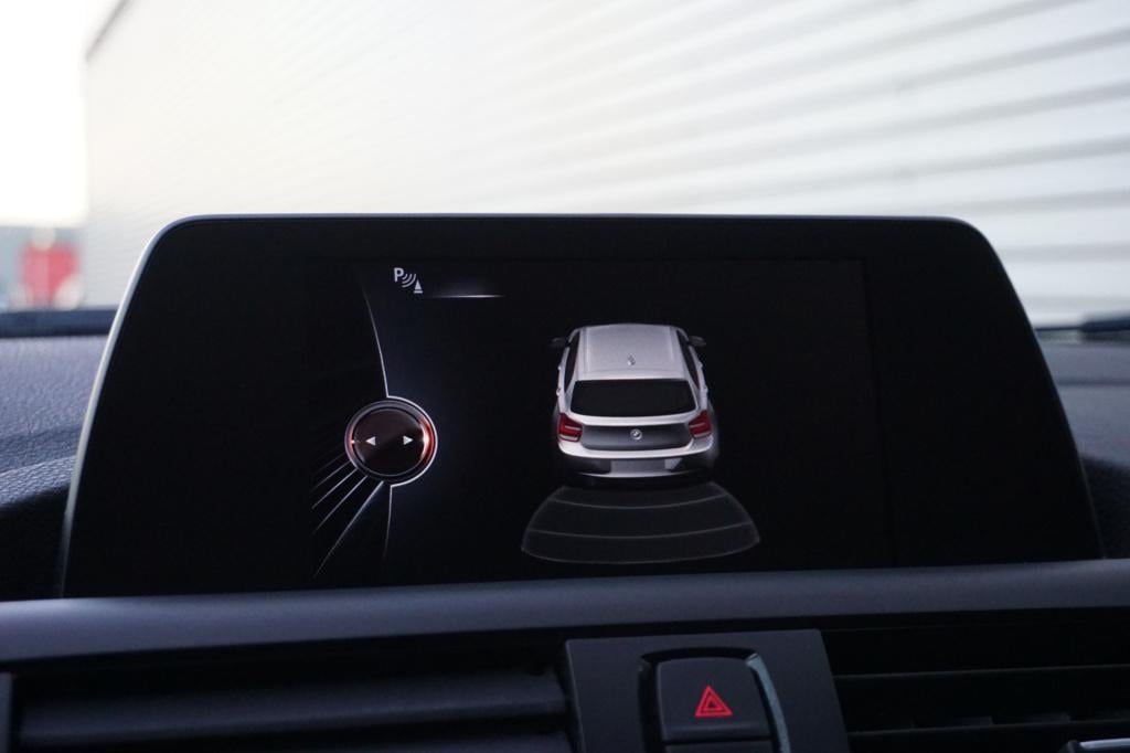 BMW 1 Serie 116i executive climate / navi / cruise / parkeersens. / elektr.