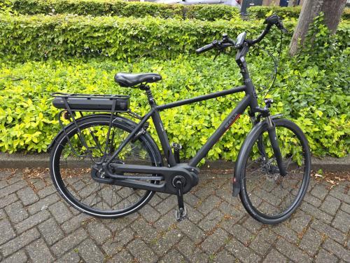 Keurig nette Stella elektrische heren fiets met Shimano middenmotor