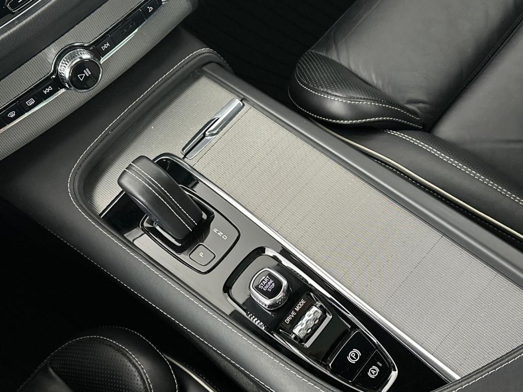Volvo XC90 t8 390pk r-design | full options !! b&w| luchtvering| trekhaak