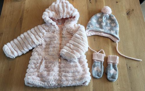 Prenatal jasje + H&M muts en wantjes