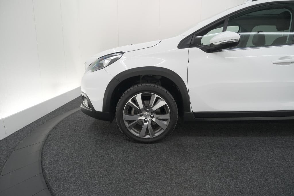 Peugeot 2008 puretech 110 eat6 allure | trekhaak | camera | panoramadak | a