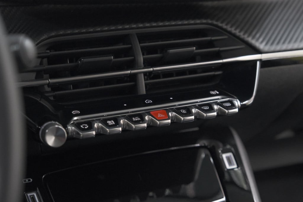 Peugeot 208 puretech 100 allure | parkeersensoren | apple carplay | climate
