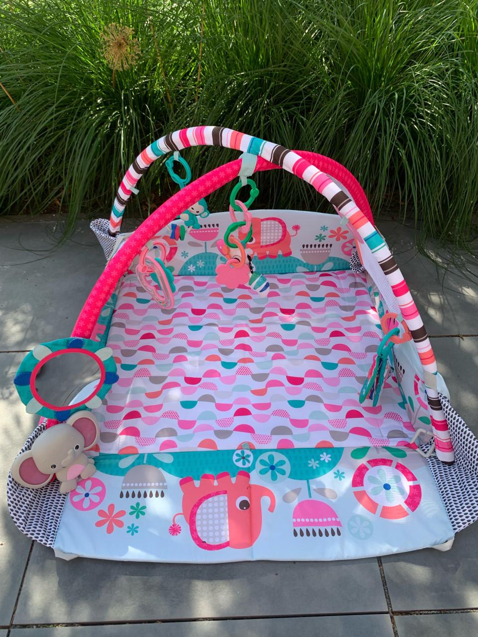 Speelmat ballen/ babygym met boog roze