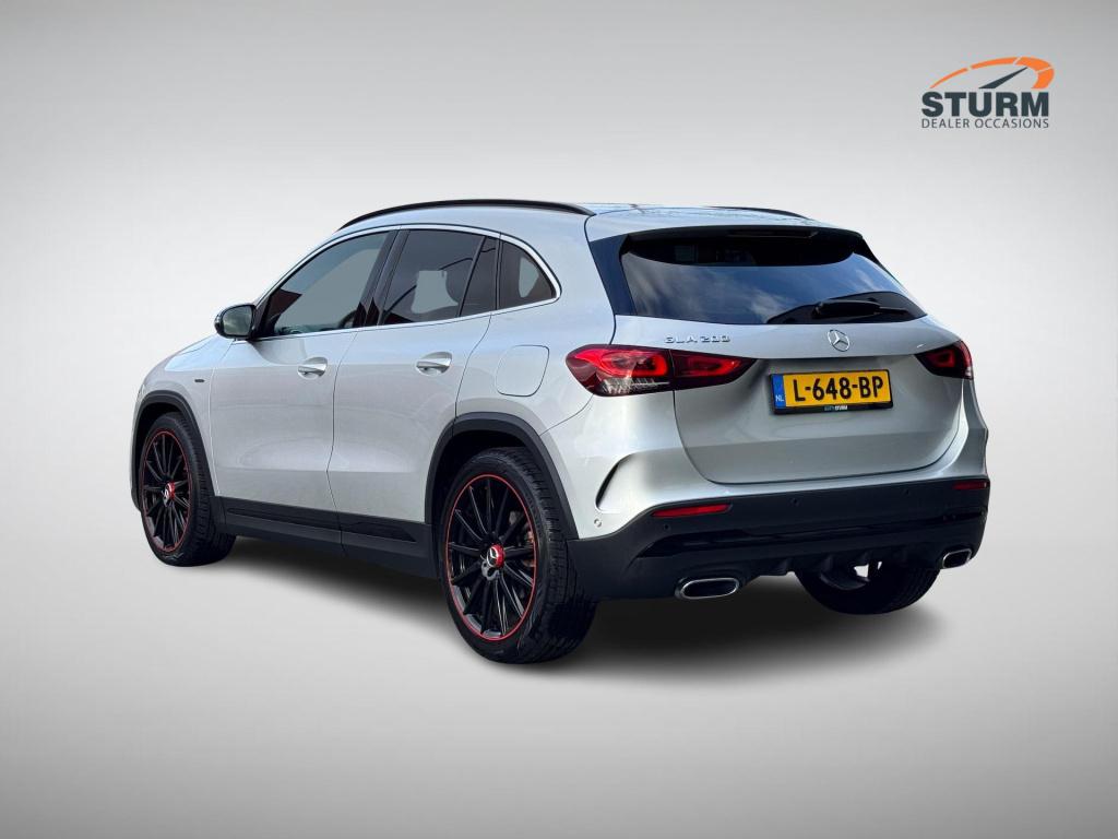 Mercedes-Benz Gla-klasse 200 amg line edition incl. trekhaak afneembaar!