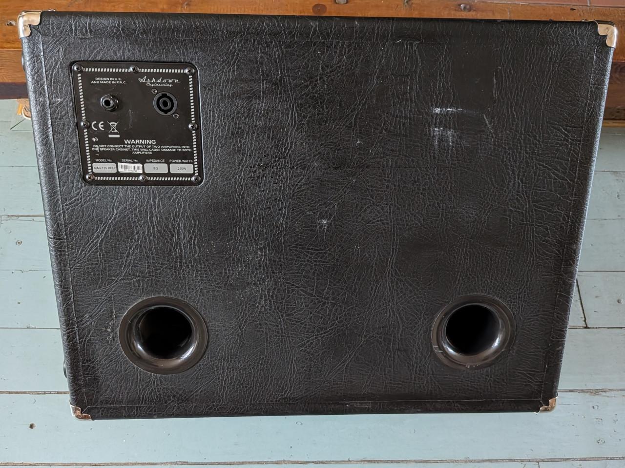Ashdown MAG 115 bass cabinet, diep model.