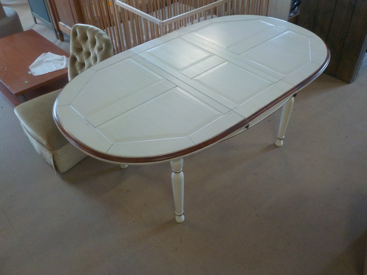 Mooie kwaliteit en in vrijwel nieuw staat verlengde eettafel 220 x 105 cm