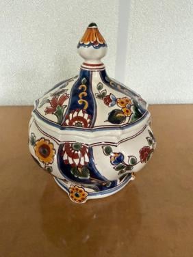 Makkum aardewerk pot