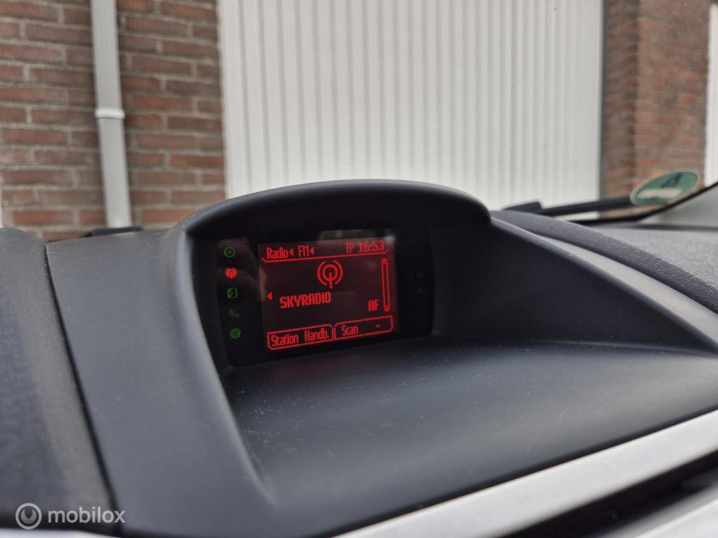 Ford Fiesta 1.25 titanium / dealeronderhouden / voorruitverwarming / stoelv