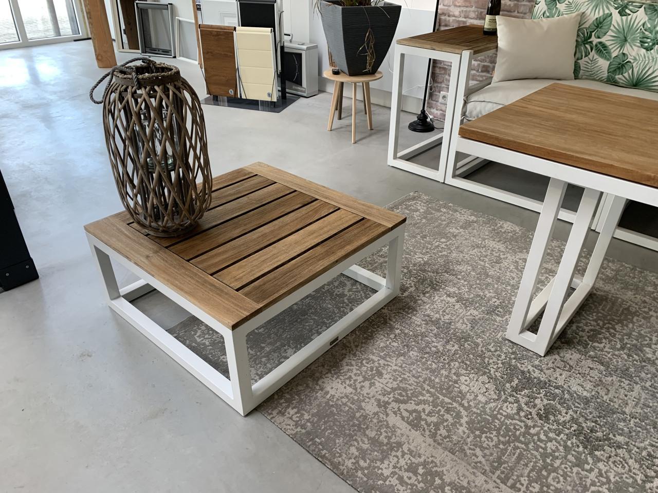 Alminium wit loungeset met 3 tafels en kussens van de karwei.