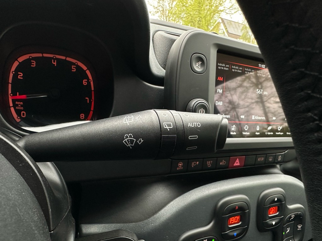 Fiat Panda 1.0 hybrid red cross hybrid // nieuwstaat // 17.000km //