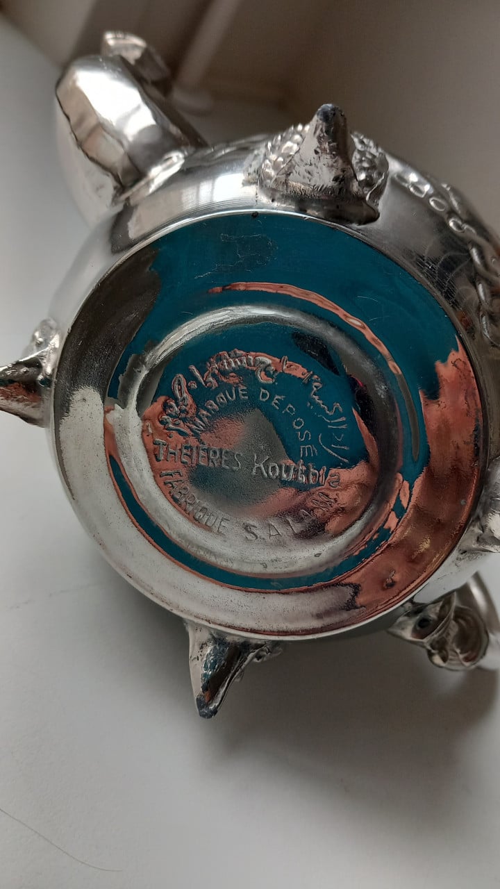 Vintage koffiepot op voet
