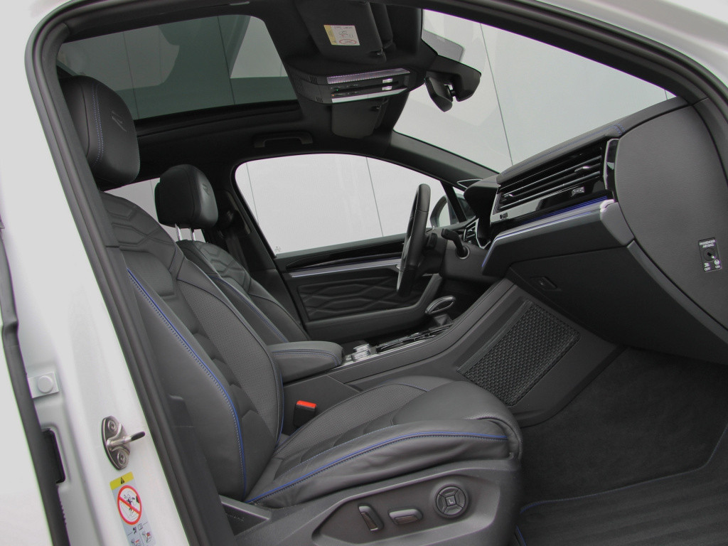 Volkswagen Touareg r 3.0 tsi ehybrid 462pk | full option | garantie 02-2026