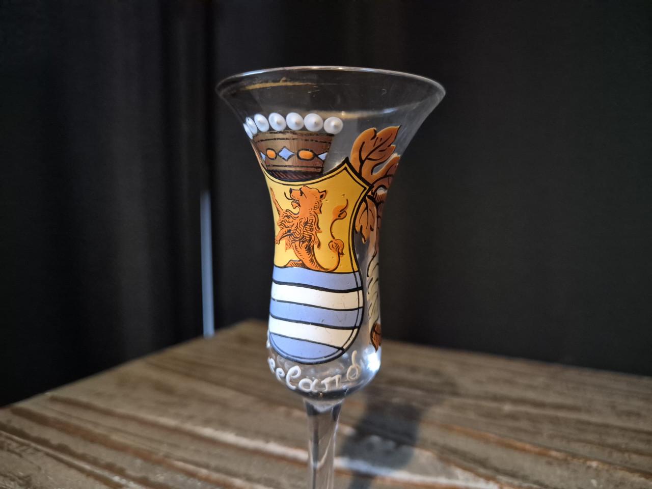 18e eeuws geëmailleerd borrel/likeurglas "Zeeland 1771"