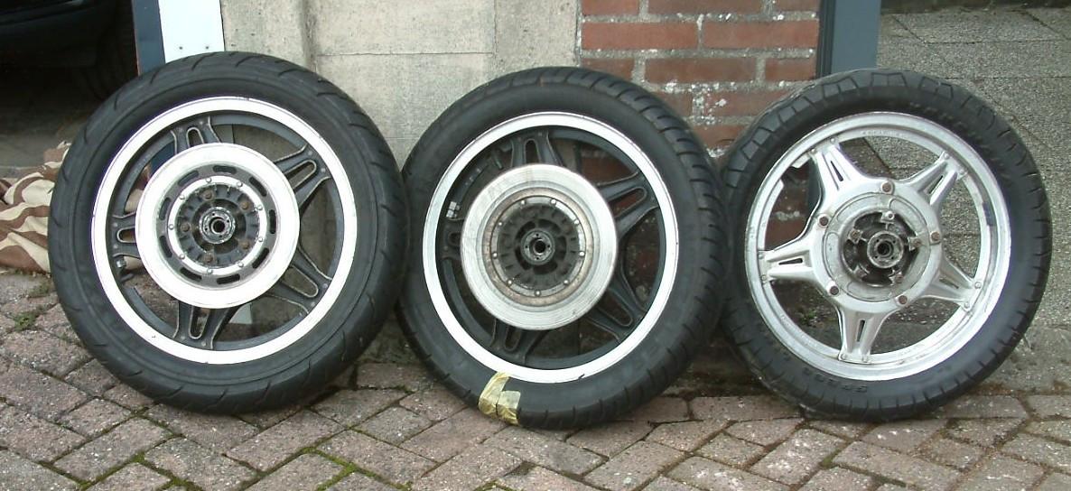 Veel Honda boldor onderdelen Blok 900 /tank/uitlaat spanningsregelaar enz