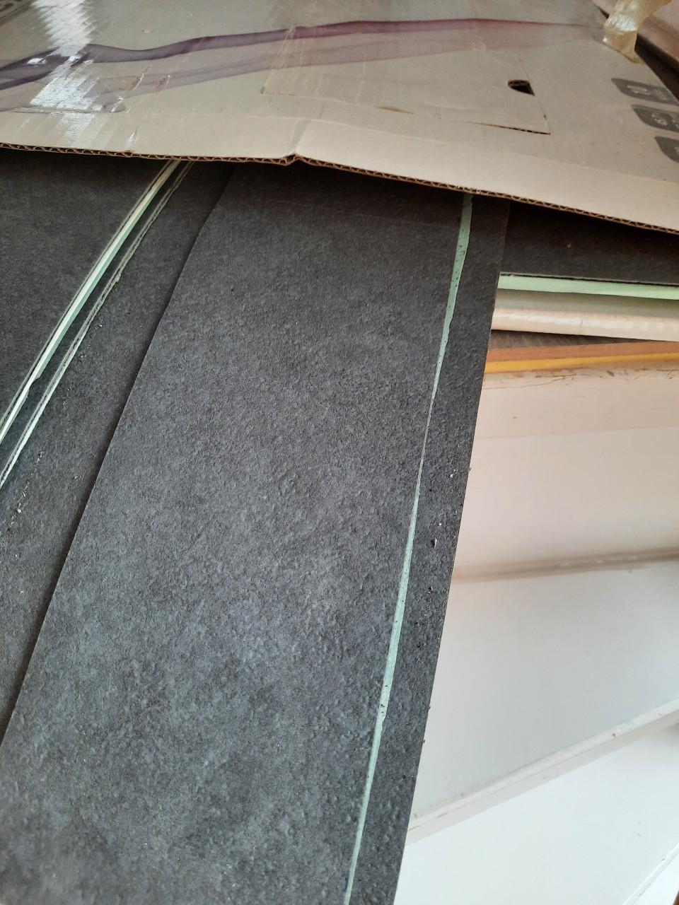 Restje nieuwe zelfklevende PVC vloertegels antraciet. Flexxfloor