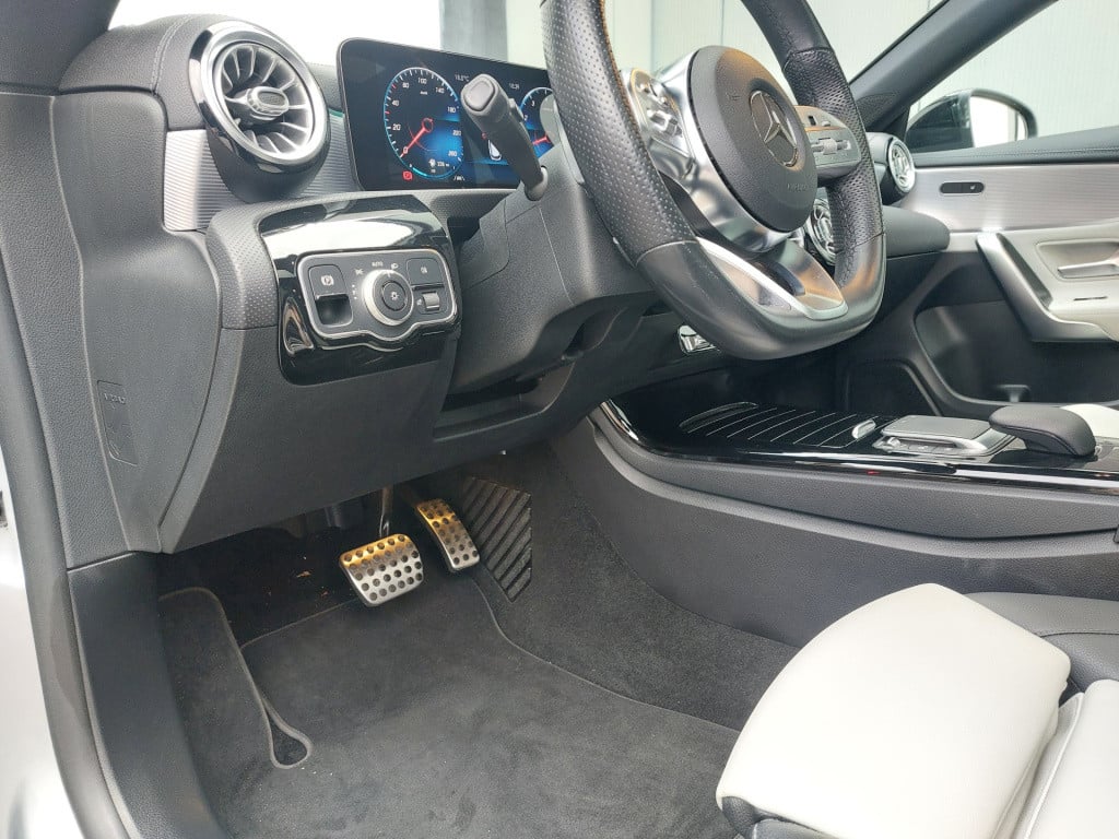 Mercedes-Benz Cla shooting brake 250 premium plus | zeer rijk uitgerust