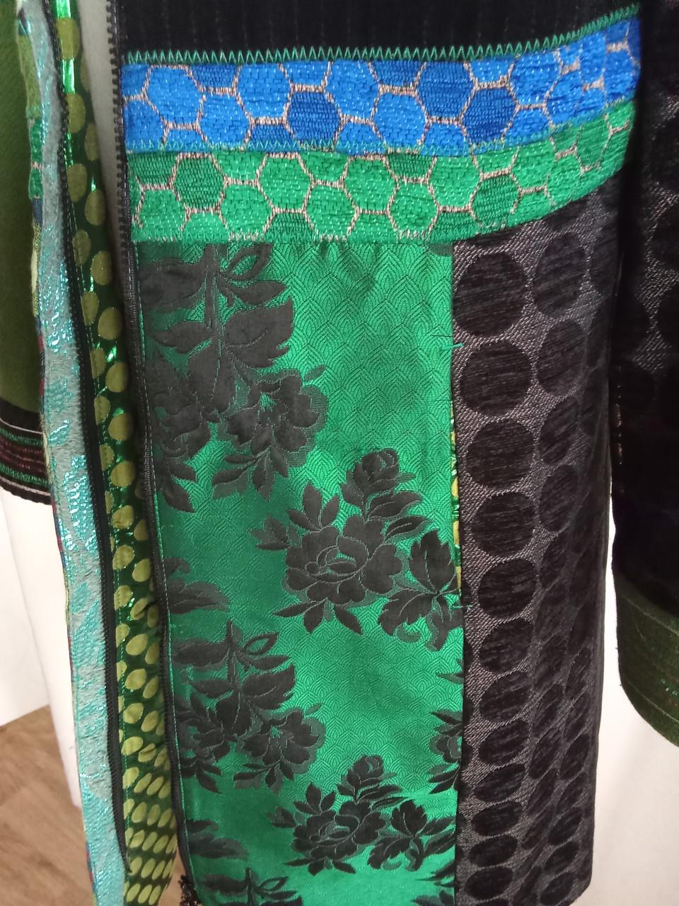 Prachtige aparte kleurrijke jas van het merk Desigual