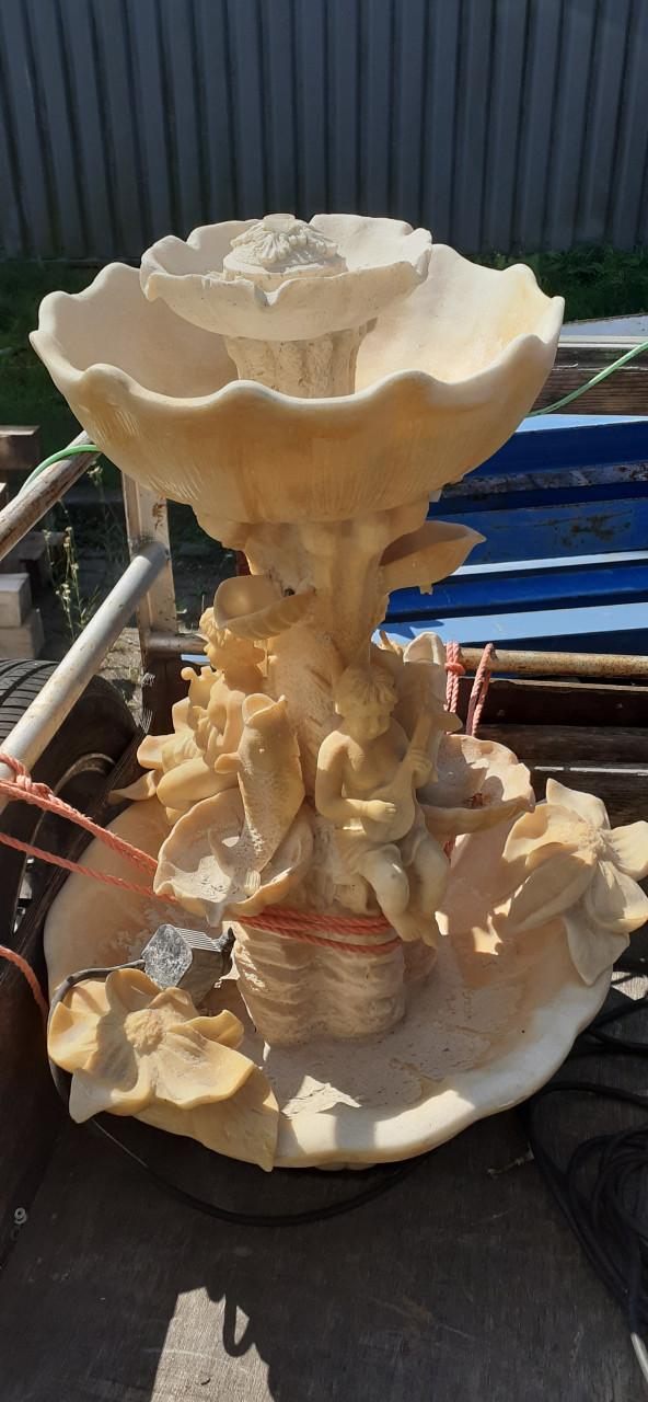 Bijzet-tafel of Nachtkastje uit CHINA / of salontafel / div. Kunst