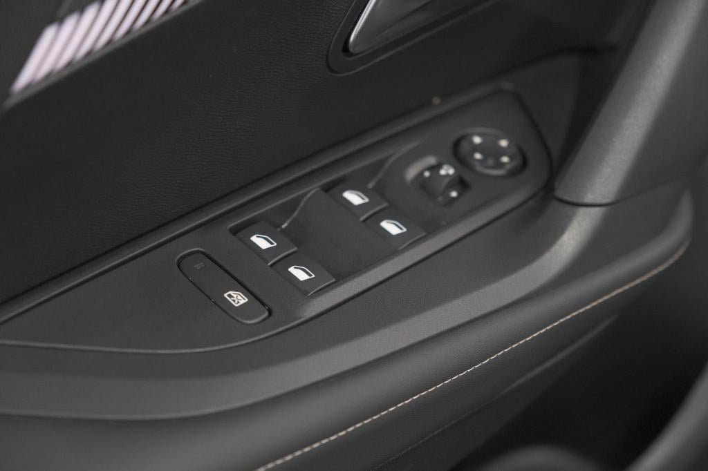 Peugeot 2008 puretech 100 allure | allseason banden | 360 camera | adaptiev