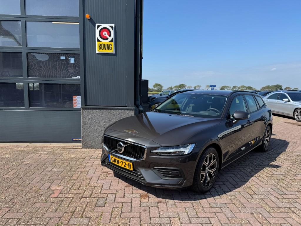 Volvo V60 2.0 b4 essential edition