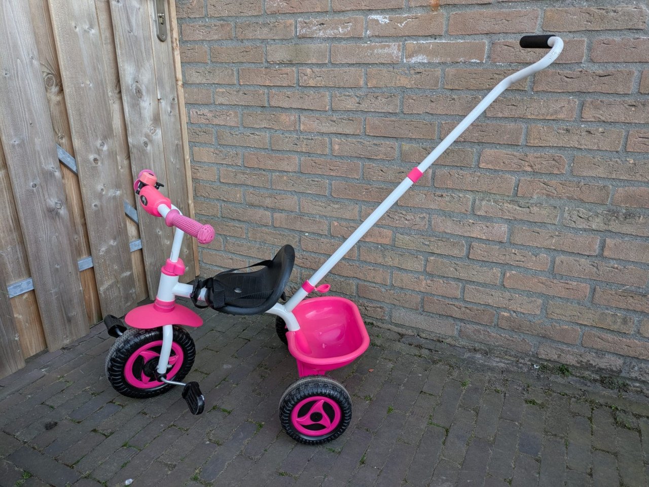 Driewieler met duwstang.
