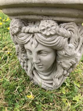 Art Nouveau tuinbeeld / console
