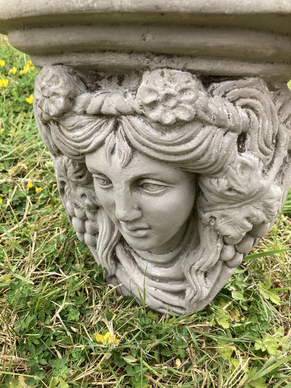 Art Nouveau tuinbeeld / console