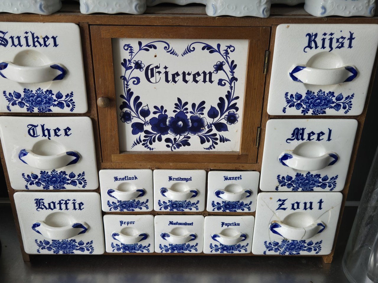 Kruidenkastje Delfs blauw kompleet. 2 van de grote hersteld. Bieden mag