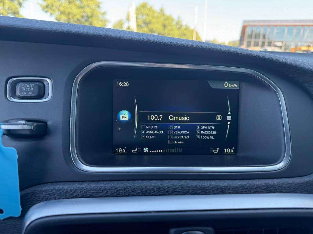 Volvo V40 2.0 d2 r-design business * nap * 100% onderhouden * 2e eigenaar